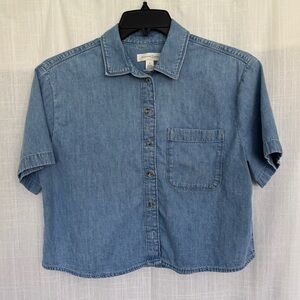 *SOLD* Light Wash Short Sleeve Denim Button-Up Shirt Treasure & Bond Size S